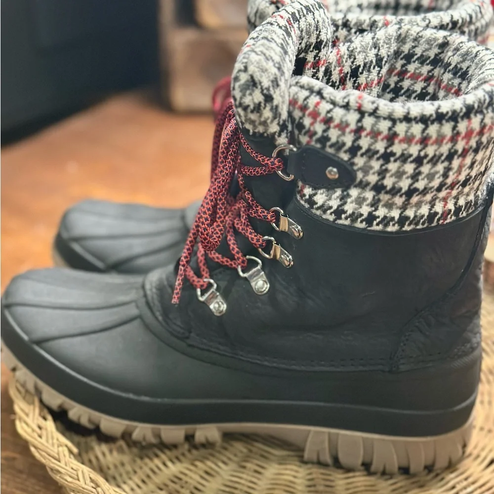 J Crew 2019 Holiday Perfect Winter Black Waterproof Red Houndstooth Boots